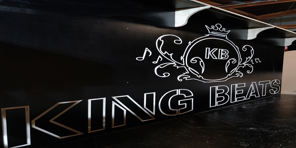 King Beats DJ Booth King Beats DJ Booth